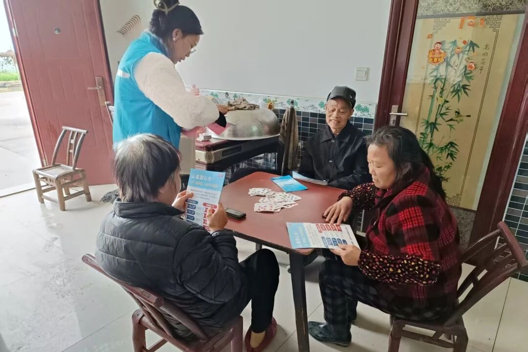 服務(wù)走進(jìn)村委，健康流入萬(wàn)家